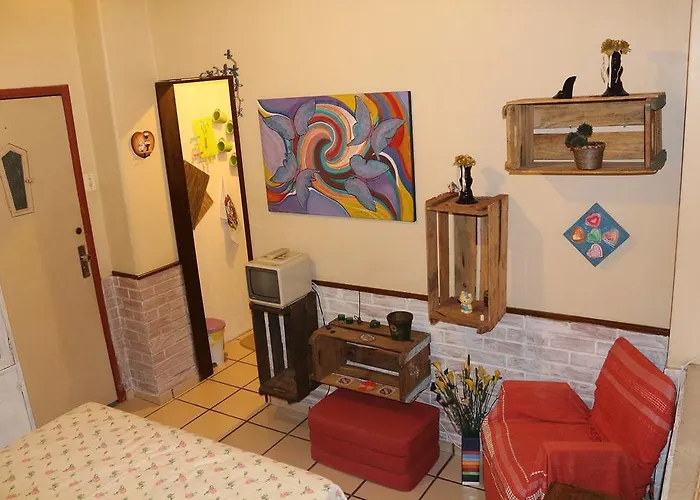 Cozy Flat Half Block From The Beach